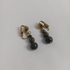 💕5/25 Teal beaded earrings